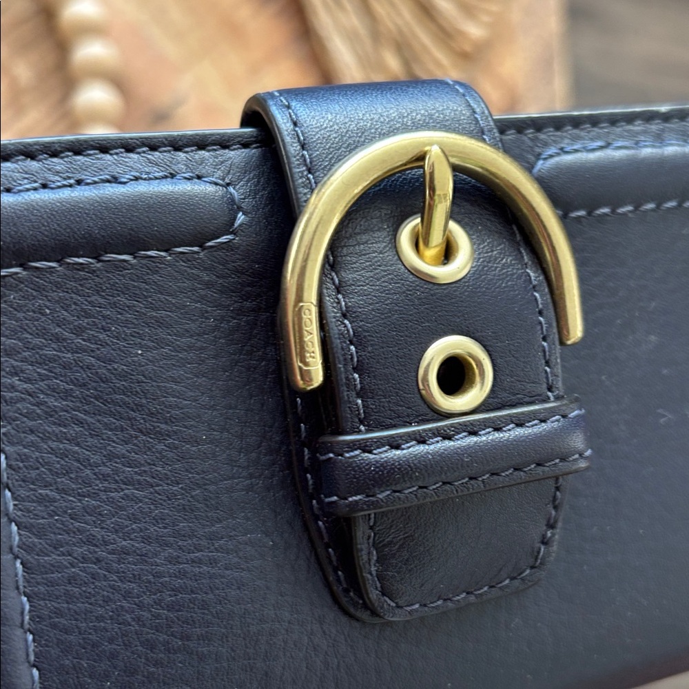 โโSOLDโโ๐๐ตCOACH Campbell Leather Buckle Medium Wallet๐ต๐ - Picture 2 of 12